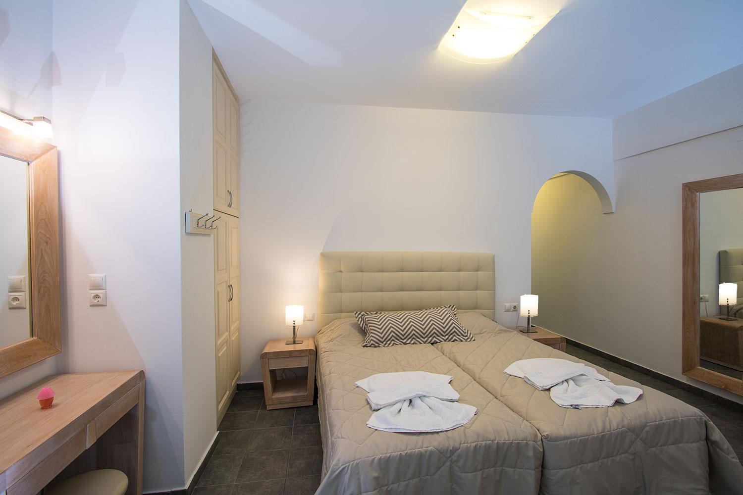 Erato Apartments Тира Экстерьер фото