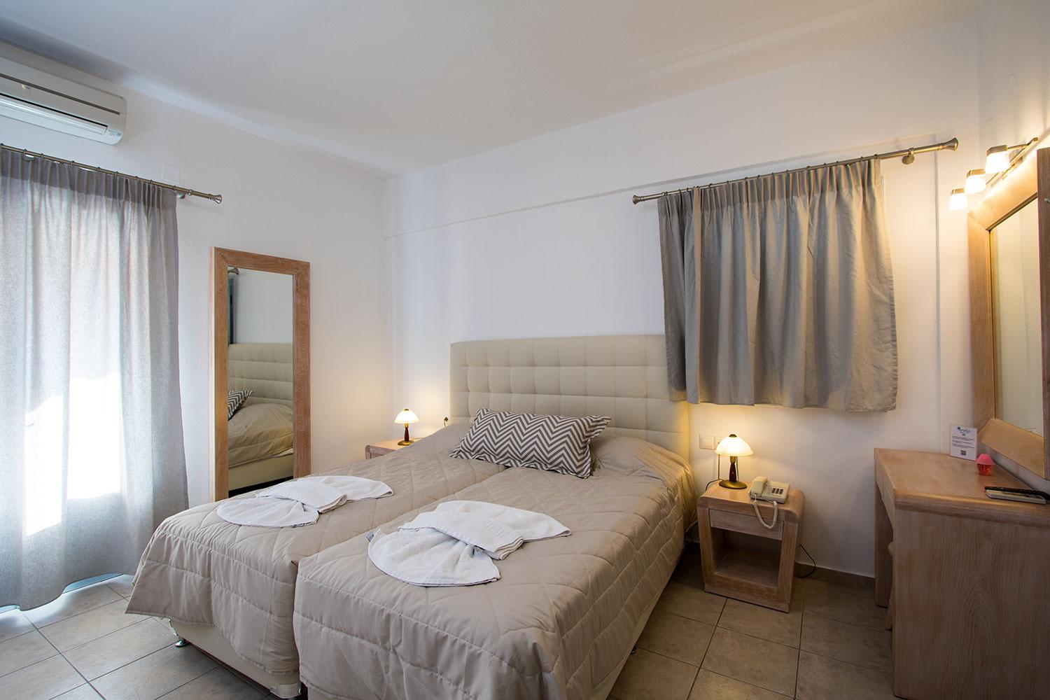 Erato Apartments Тира Экстерьер фото